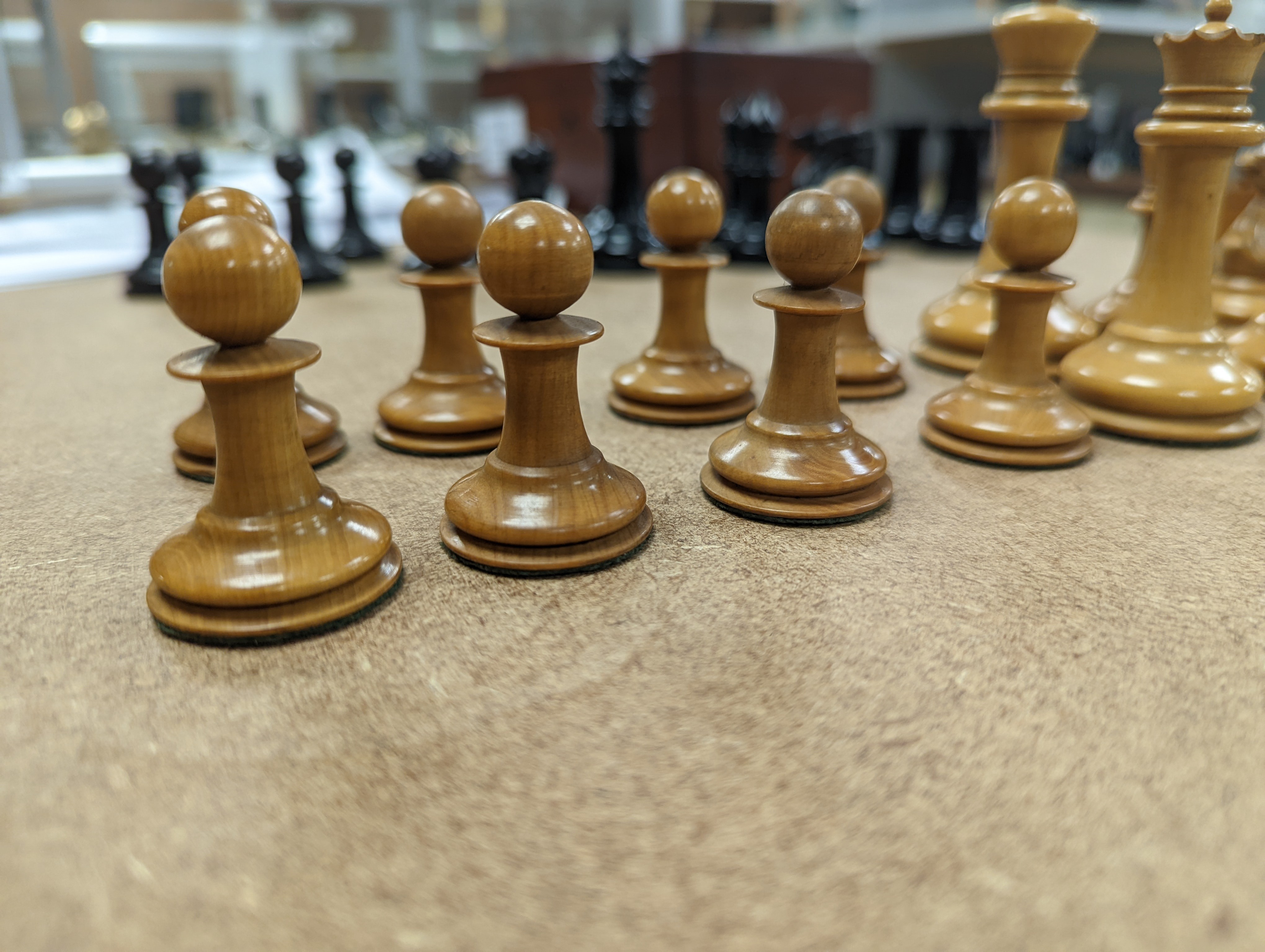 A boxed Jaques Staunton boxwood and ebony chess set, White king stamped Jaques London, 8.5cm high